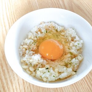 青海苔と天かすの卵かけごはん